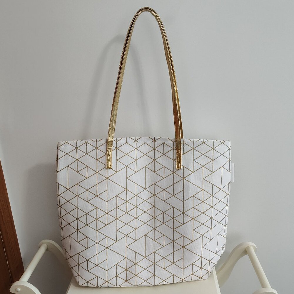 Von Maur white & gold canvas tote bag, VG used condition